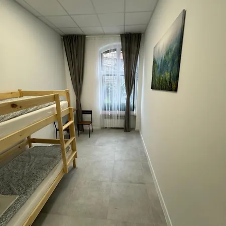Hostel - 24h Parking