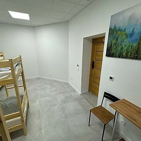 - 24h Parking Ostello