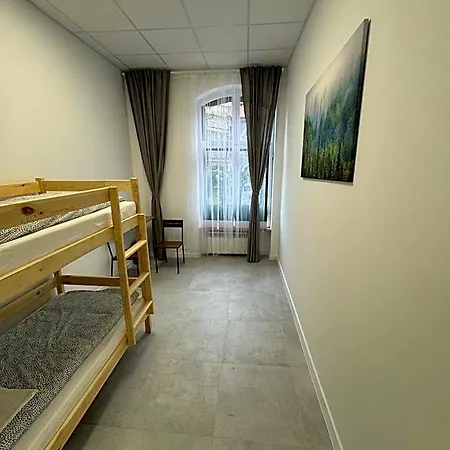 - 24h Parking Ostello *