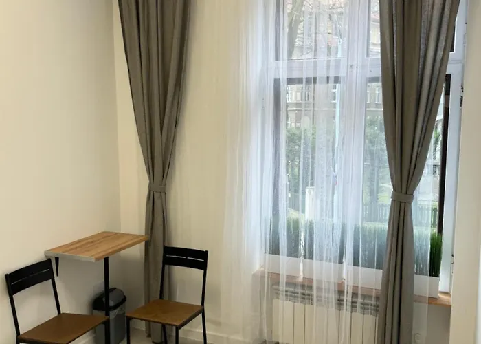 Hostel - 24h Parking *