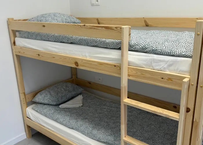 Hostel - 24h Parking