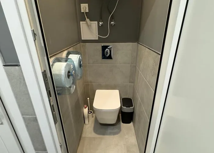 Hostel - 24h Parking