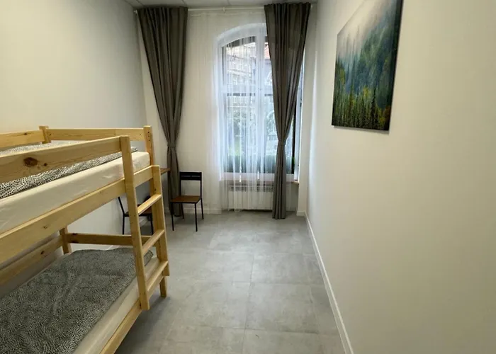 Hostel - 24h Parking