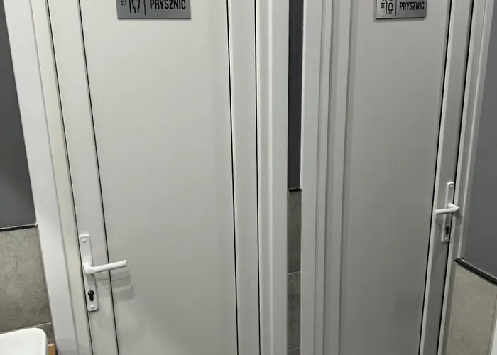 - 24h Parking Hostel *