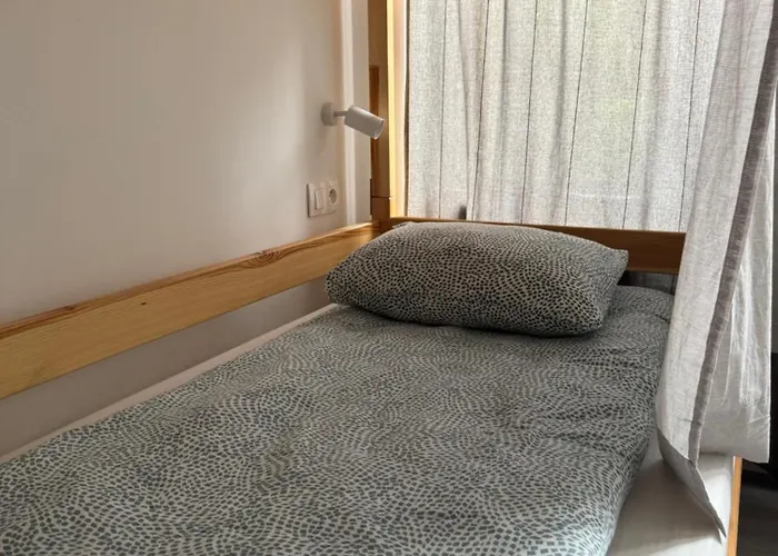 Hostel - 24h Parking